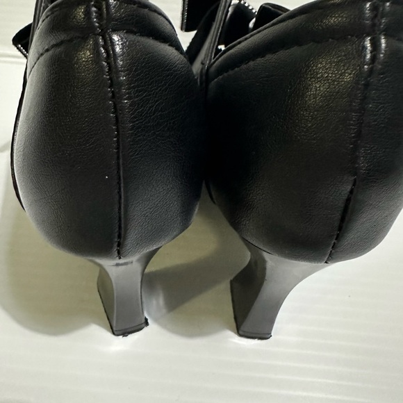 Black shoes - Picture 3 of 8